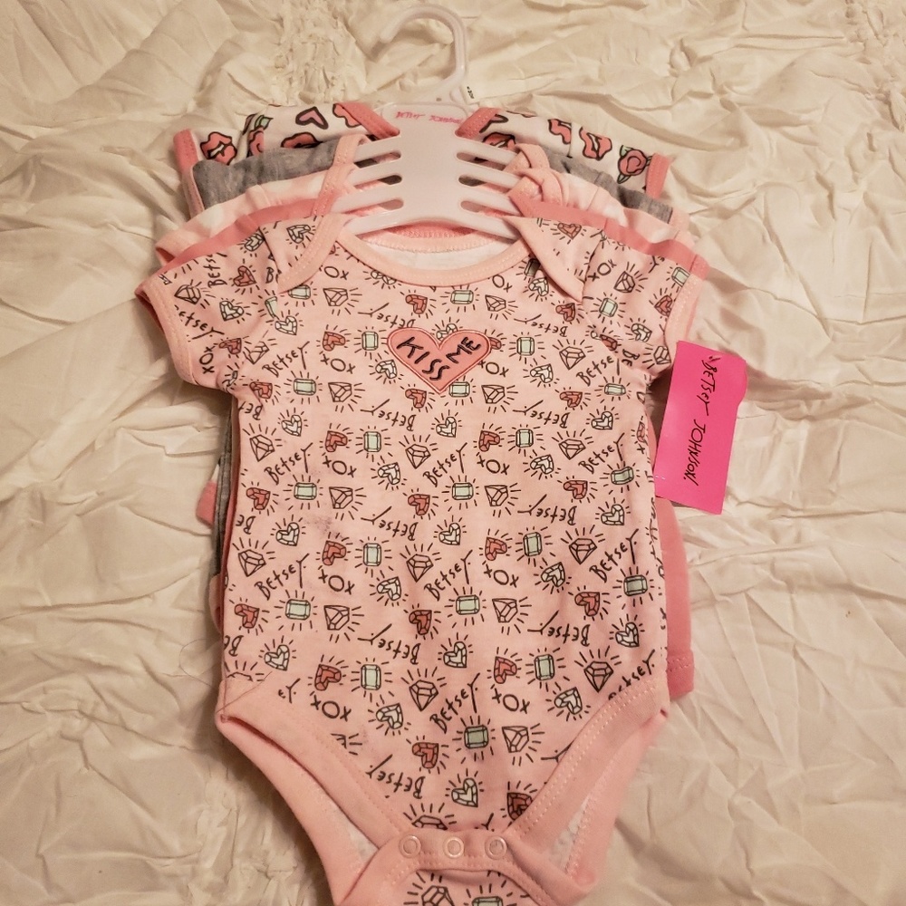 Betsy Johnson Set 6M.
